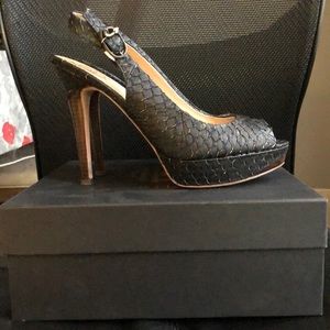 House of Harlow peep toe pumps